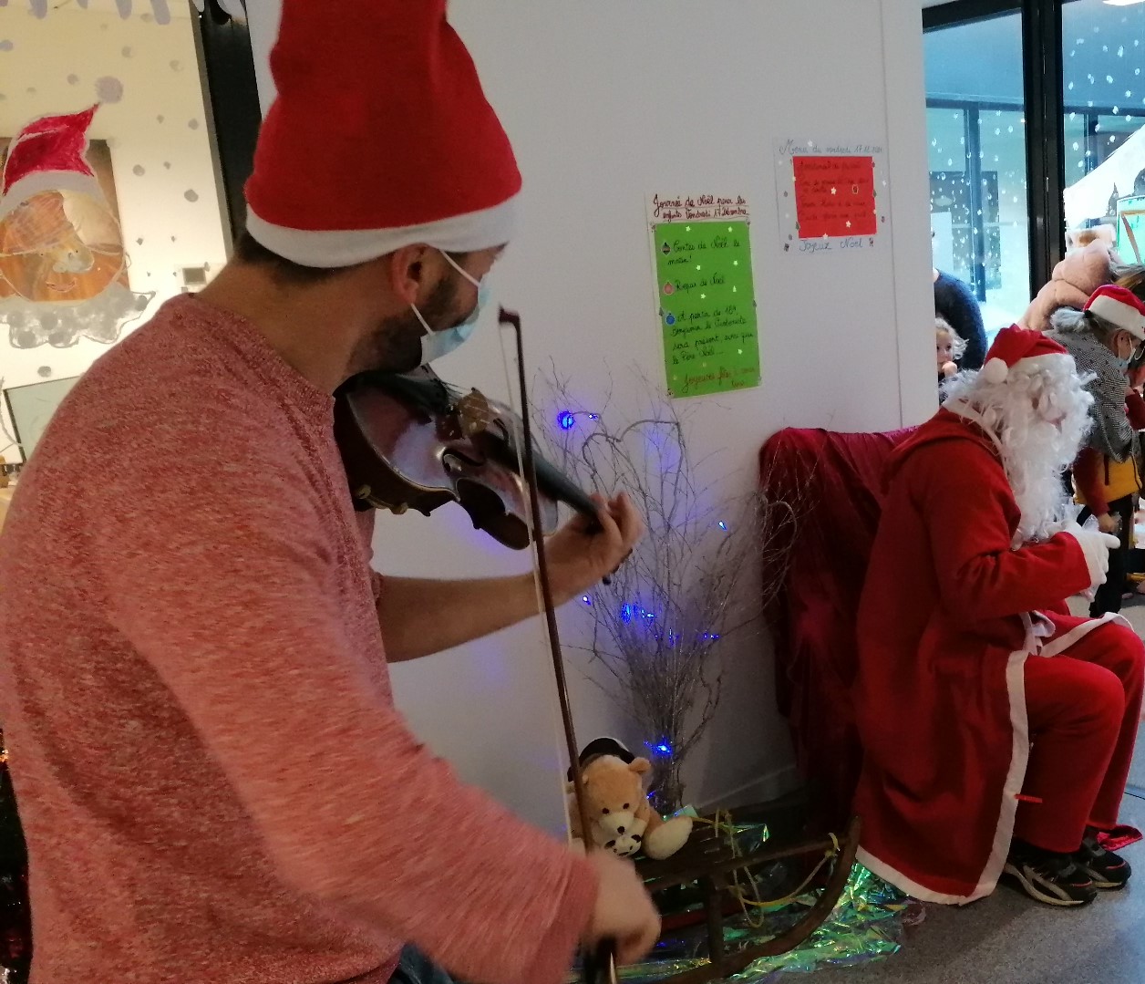 Le vPère Noël & le Violoniste de Noël